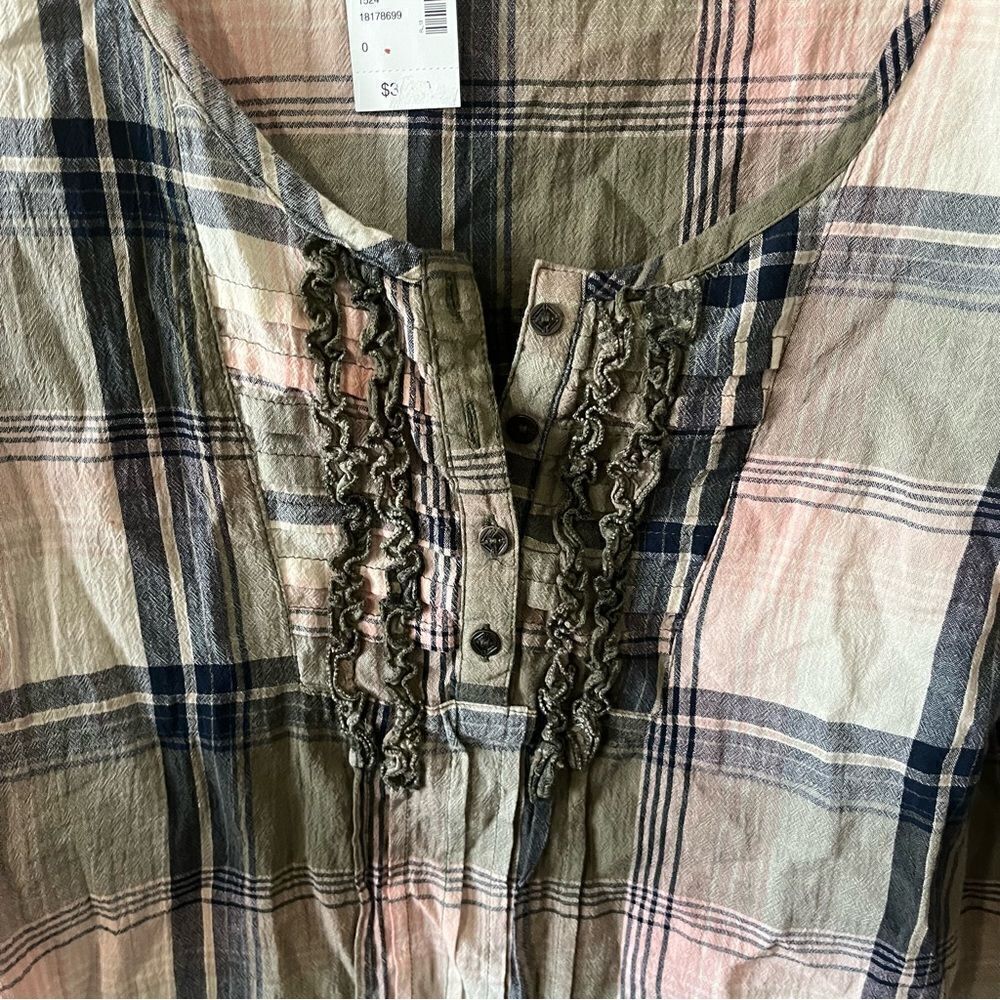 Maurice’s plaid top  - Picture 4 of 9